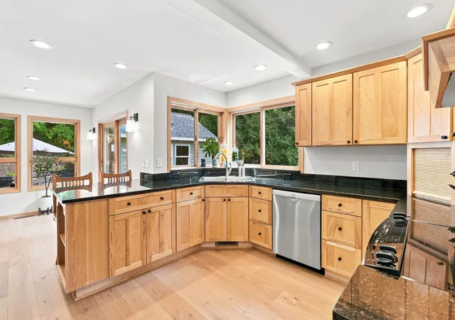 Photo 4 of Single family home for sale at 677 Tuttle Rd, Baroda, MI 49101 | MLS# 69026041822 | Listing updated on 2026-09-14