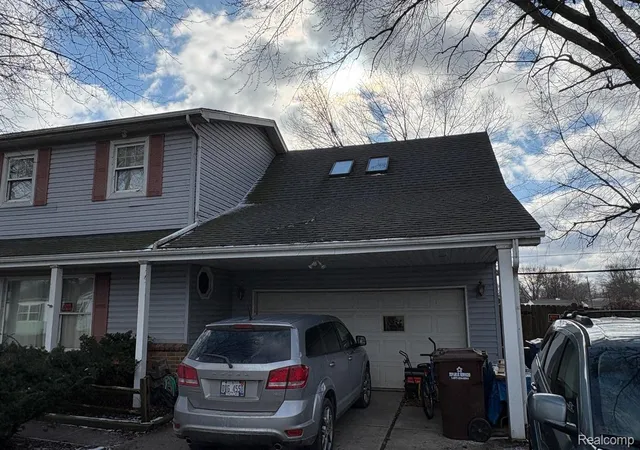 Photo 2 of Single family home for sale at 3384 Erie Shore Dr, Monroe, MI 48162 | MLS# 20261063281 | Listing updated on 2026-08-27