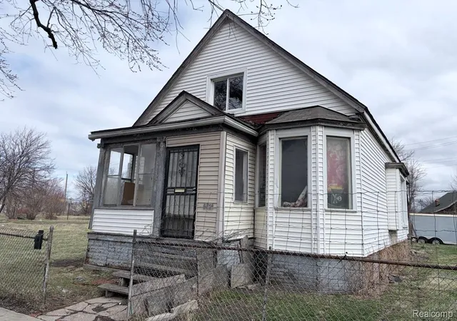 Photo 1 of Sale Pending at 6264 Holcomb St, Detroit, MI 48213 | MLS# 20261063299 | Listing updated on 2026-09-09