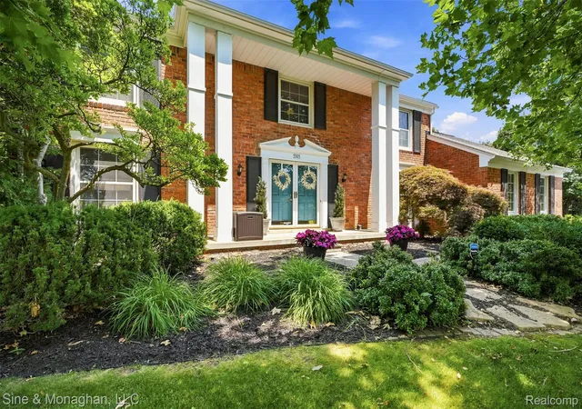 Photo 1 of Sale Pending at 5505 Old Carriage Ln, West Bloomfield, MI 48322 | MLS# 20261063304 | Listing updated on 2026-08-29