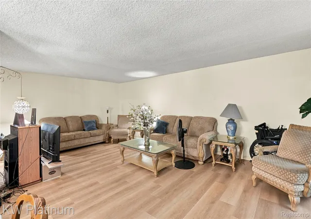 Listing Photo 5 - Condo for sale in building located at 29990 Wildbrook Dr, Southfield, MI 48034 - Unit #203