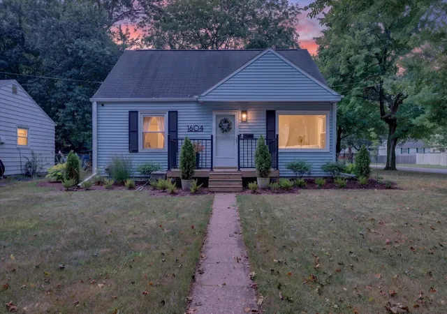 Photo 2 of Single family home for sale at 1604 Roseland Ave, Kalamazoo, MI 49001 | MLS# 64026041830 | Listing updated on 2026-09-09