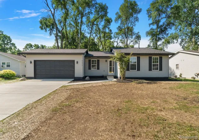 Photo 2 of Single family home for sale at 2022 Robinson Rd, Lansing, MI 48910 | MLS# 20261063308 | Listing updated on 2026-08-31