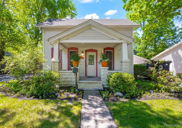 Photo 1 of Single family home for sale at 406 E Sherman St, Holly, MI 48442 | MLS# 20261063317 | Listing updated on 2026-09-15
