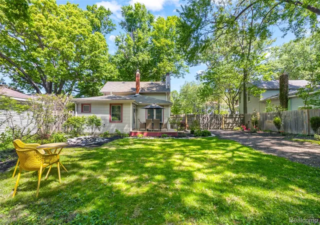Photo 4 of Single family home for sale at 406 E Sherman St, Holly, MI 48442 | MLS# 20261063317 | Listing updated on 2026-09-15