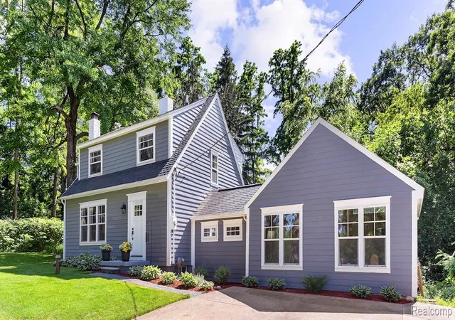 Photo 2 of Single family home for sale at 11646 Dixie Hwy, Holly, MI 48442 | MLS# 20261063318 | Listing updated on 2026-08-11