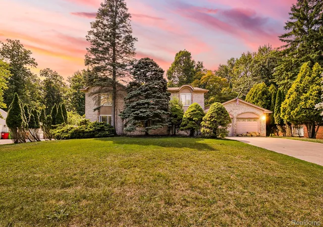 Photo 1 of Single family home for sale at 6052 Glen Eagles Dr, West Bloomfield Charter Township Oakland, MI 48323 | MLS# 20261063321 | Listing updated on 2026-08-28