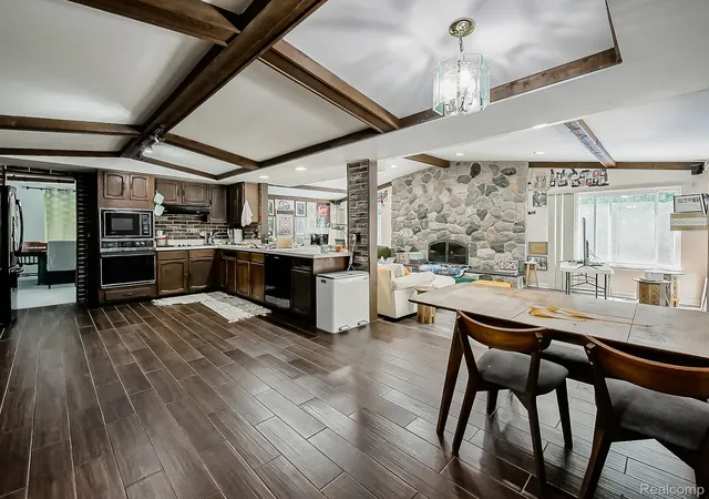Photo 3 of Single family home for sale at 6052 Glen Eagles Dr, West Bloomfield Charter Township Oakland, MI 48323 | MLS# 20261063321 | Listing updated on 2026-08-28
