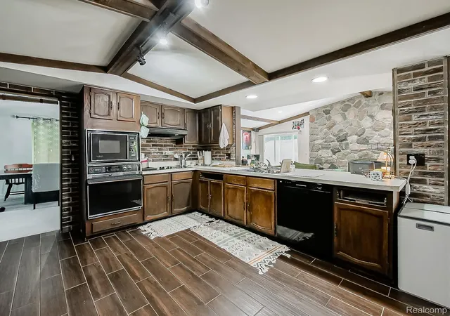Photo 4 of Single family home for sale at 6052 Glen Eagles Dr, West Bloomfield Charter Township Oakland, MI 48323 | MLS# 20261063321 | Listing updated on 2026-08-28