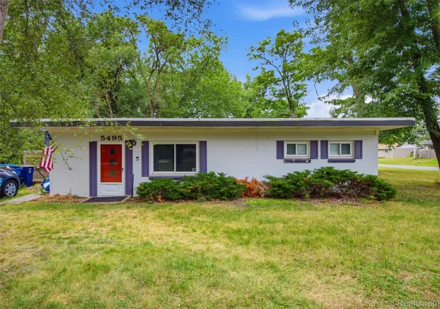Photo 2 of Single family home for sale at 5495 Savoy Dr, Waterford, MI 48327 | MLS# 20261063324 | Listing updated on 2026-08-15