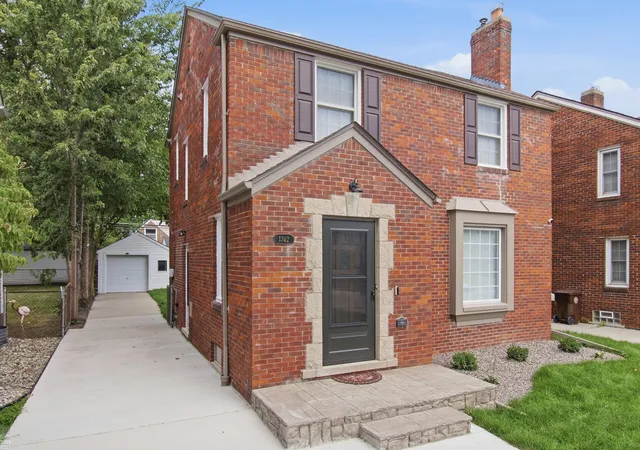 2nd image of 1342 Hollywood Ave, Grosse Pointe Woods, MI 48236 | MLS# 58050218060