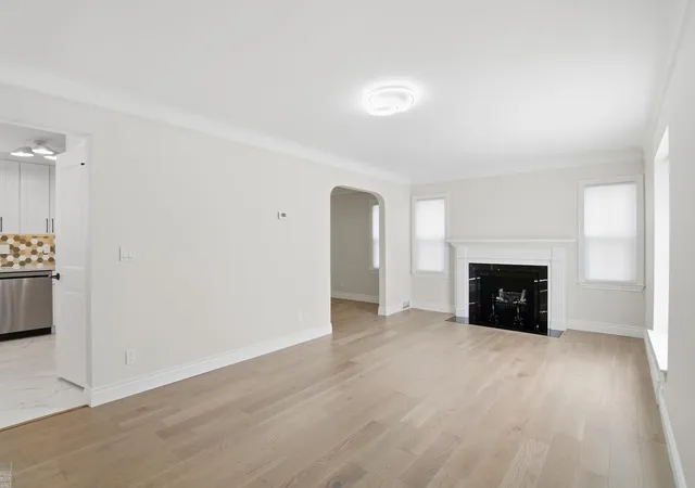 3rd image of 1342 Hollywood Ave, Grosse Pointe Woods, MI 48236 | MLS# 58050218060