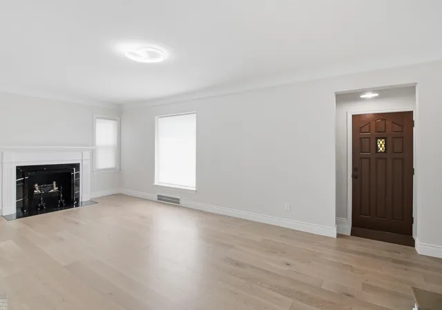 4th image of 1342 Hollywood Ave, Grosse Pointe Woods, MI 48236 | MLS# 58050218060