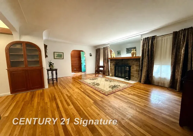 3rd image of 2116 Barnard St, Saginaw, MI 48602 | MLS# 61050218063