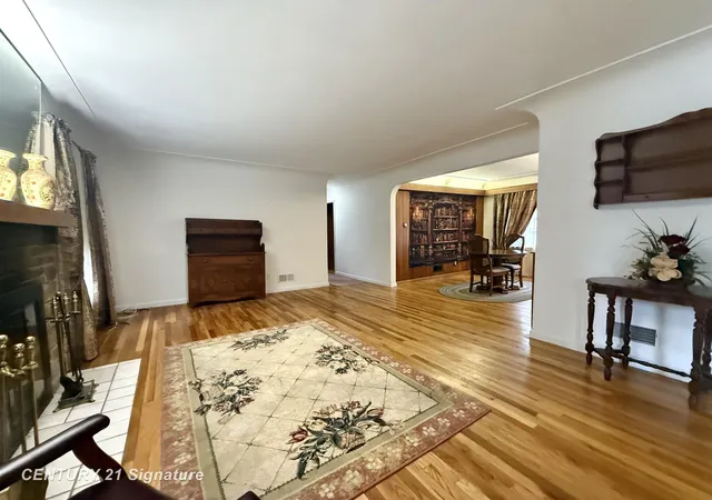 4th image of 2116 Barnard St, Saginaw, MI 48602 | MLS# 61050218063