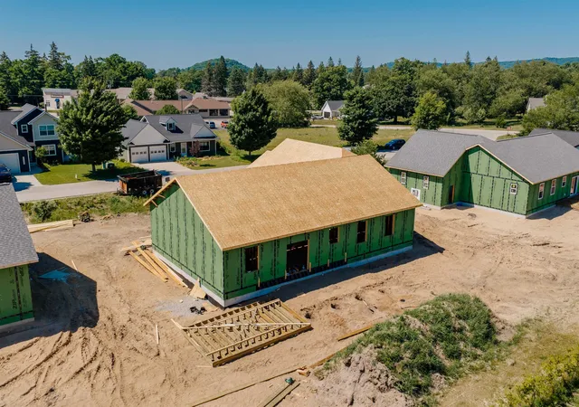 Photo 4 of Single family home for sale at 11527 S Sunset Dr, Empire Township Leelanau, MI 49630 | MLS# 78080072188 | Listing updated on 2026-09-28