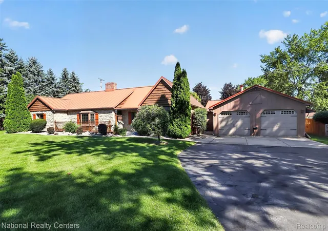 Photo 3 of Single family home for sale at 127 W Albain Rd, Petersburg City Monroe, MI 49270 | MLS# 20261063338 | Listing updated on 2026-08-27