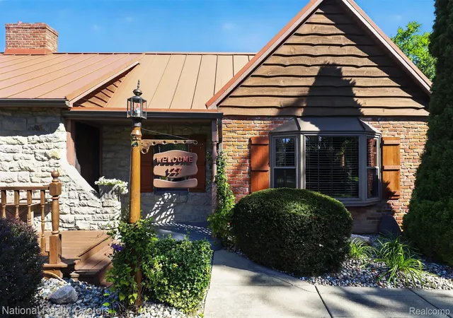 Photo 4 of Single family home for sale at 127 W Albain Rd, Petersburg City Monroe, MI 49270 | MLS# 20261063338 | Listing updated on 2026-09-22