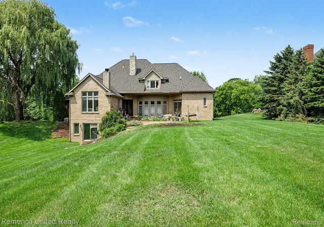 3rd image of 3099 Beach Lake Dr E, Milford, MI 48380 | MLS# 20261063341