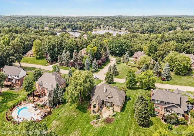 4th image of 3099 Beach Lake Dr E, Milford, MI 48380 | MLS# 20261063341