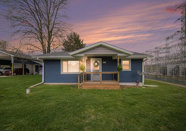 1st image of 302 Hillsdale St, Jackson, MI 49202 | MLS# 81026041840