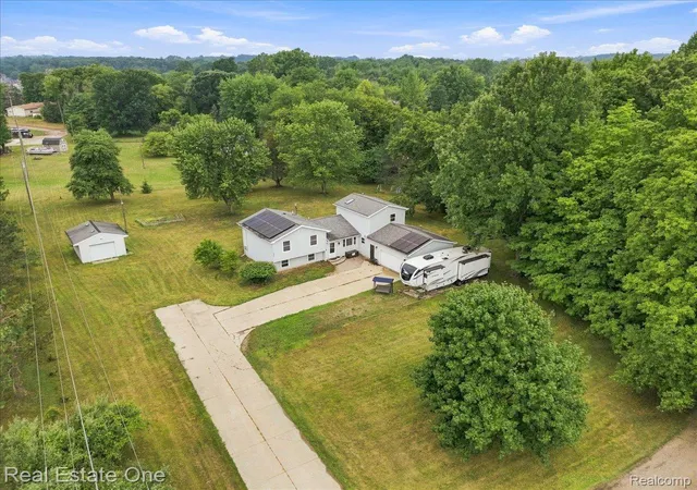 Photo 3 of Single family home for sale at 3697 W Lakeshore Dr, Lapeer, MI 48446 | MLS# 20261063344 | Listing updated on 2026-09-13