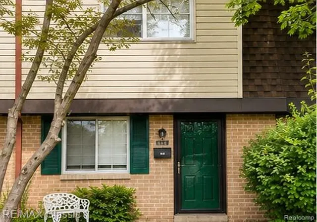 1st image of 848 N Main St, Milford, MI 48381