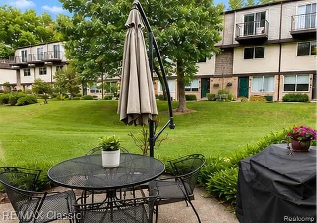 2nd image of 848 N Main St, Milford, MI 48381