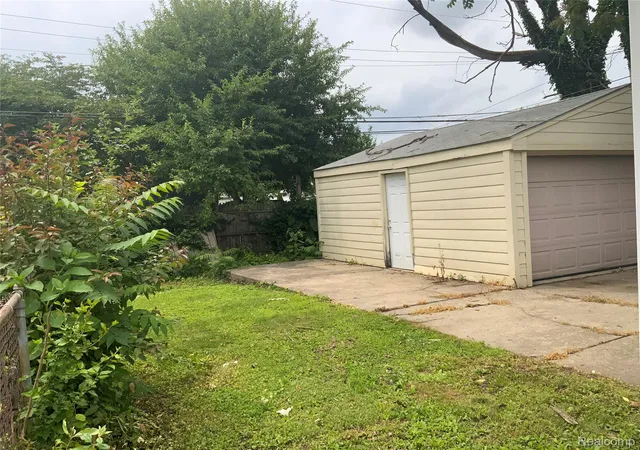 Photo 14 of Single family home for sale at 6475 N Highland St, Dearborn Heights, MI 48127 | MLS# 20261063354 | Listing updated on 2026-08-11