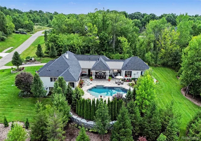 Photo 3 of Single family home for sale at 6485 Shannon Glen Dr, Fenton, MI 48430 | MLS# 20261063374 | Listing updated on 2026-08-15