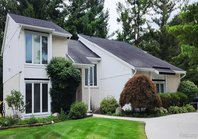 Photo 1 of Sale Pending at 28740 Appleblossom Ln, Farmington, MI 48331 | MLS# 20261063381 | Listing updated on 2026-09-21