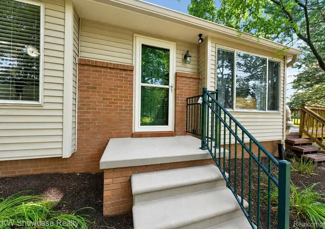 5th image of 1046 Bird Song Ln, Milford, MI 48381 | MLS# 20261063386