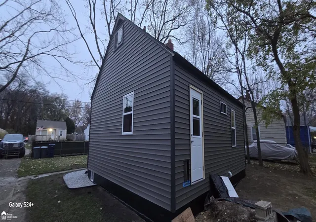Photo 3 of Single family home for sale at 3526 Leith, Flint, MI 48506 | MLS# 5050218080 | Listing updated on 2026-08-11