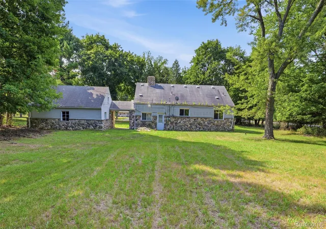 Photo 3 of Single family home for sale at 25774 Forestview Dr, Southfield, MI 48033 | MLS# 20261063402 | Listing updated on 2026-09-10