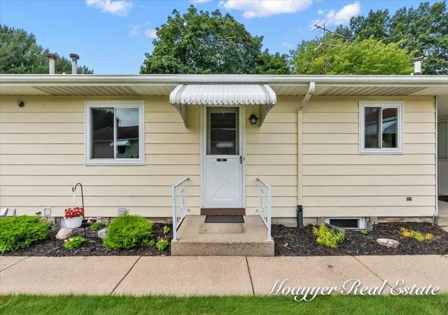 2nd image of 5895 Leisure South Dr Se, Grand Rapids, MI 49548 | MLS# 65026041863