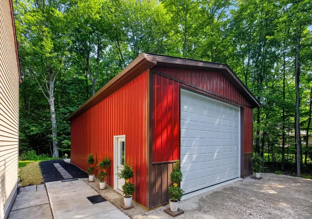 2nd image of 5016 Airport Rd, Midland, MI 48642 | MLS# 61050218086