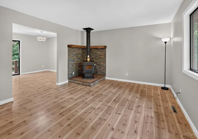 4th image of 5016 Airport Rd, Midland, MI 48642 | MLS# 61050218086