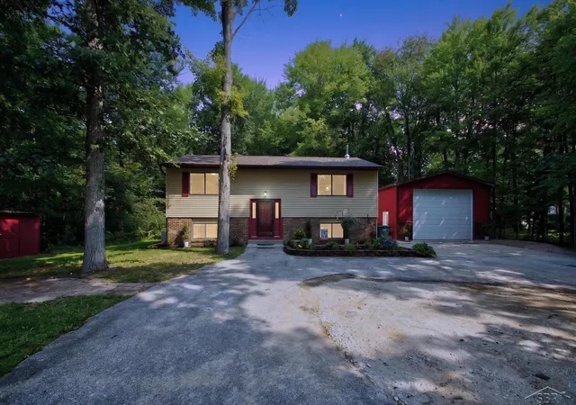 62nd image of 5016 Airport Rd, Midland, MI 48642 | MLS# 61050218086