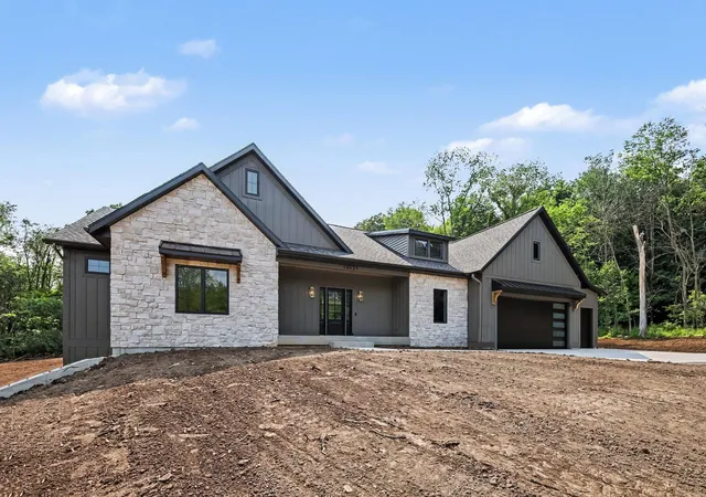 2nd image of 10621 Sun Da Go Dr, Middleville, MI 49333 | MLS# 65026041869