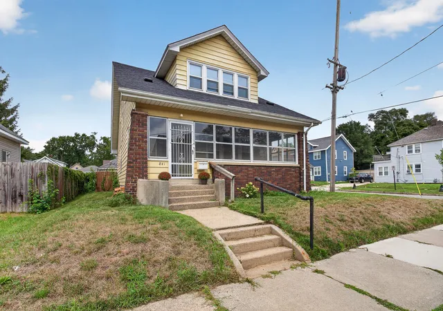 Photo 1 of Single family home for sale at 841 Adams St Se, Grand Rapids, MI 49507 | MLS# 65026041866 | Listing updated on 2026-09-29