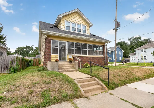 Photo 2 of Single family home for sale at 841 Adams St Se, Grand Rapids, MI 49507 | MLS# 65026041866 | Listing updated on 2026-09-29