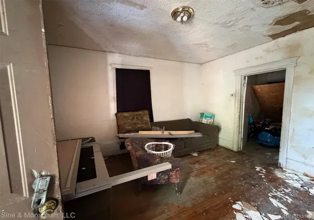 Photo 2 of Single family home for sale at 4539 Mcclellan St, Detroit, MI 48214 | MLS# 20261063428 | Listing updated on 2026-08-14