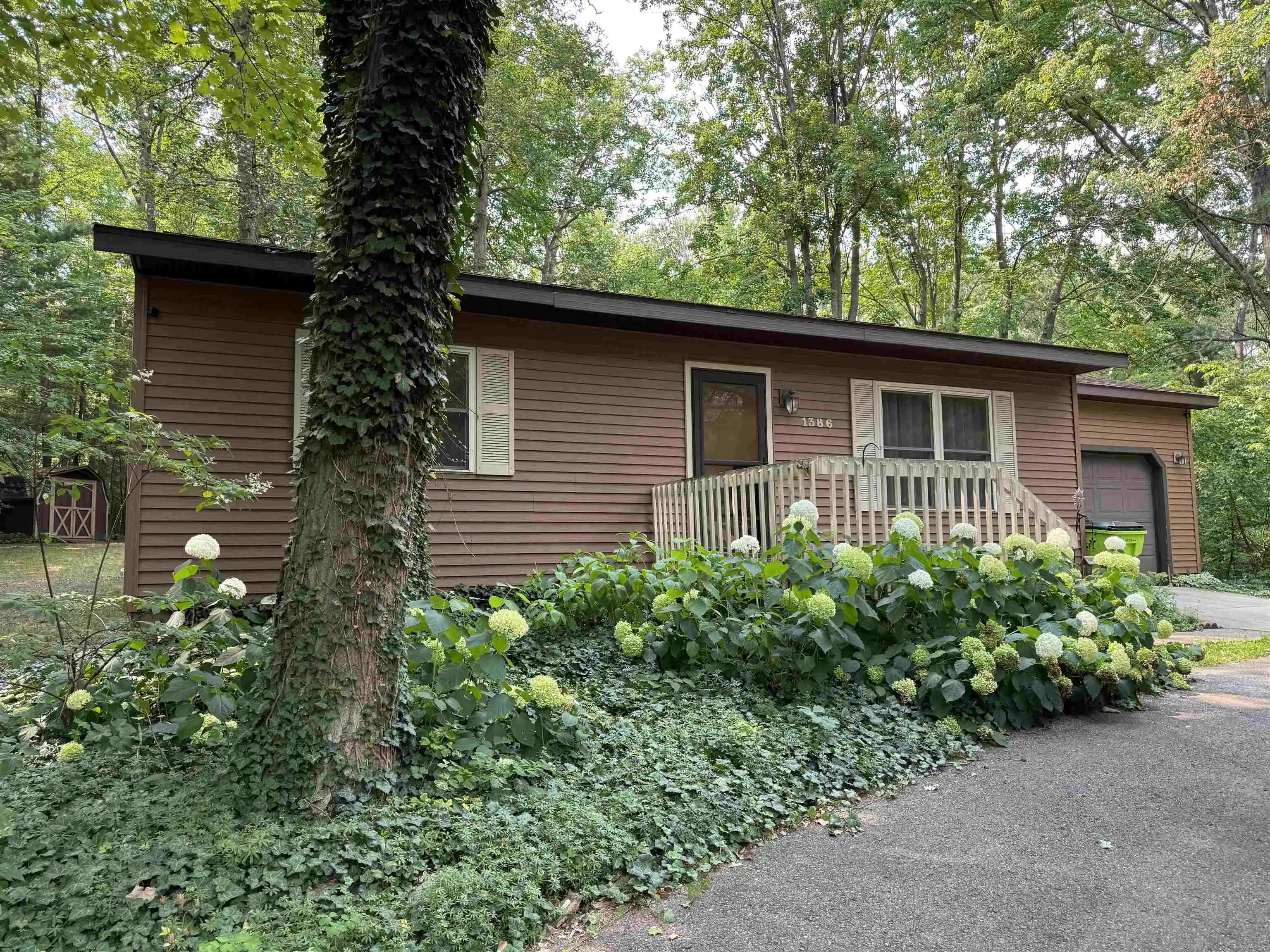Photo 1 of Single family home for sale at 1386 S Long Lake Rd, Interlochen, MI 49643 | MLS# 78080072199 | Listing updated on 2026-10-15
