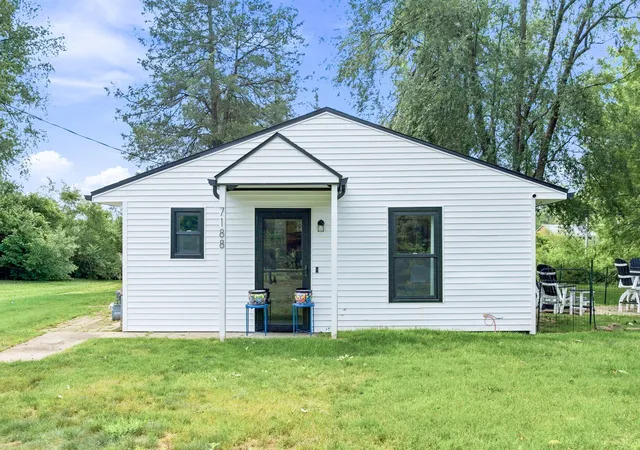 Photo 1 of Single family home for sale at 7188 E Beach Dr, South Haven, MI 49090 | MLS# 69026041877 | Listing updated on 2026-10-05