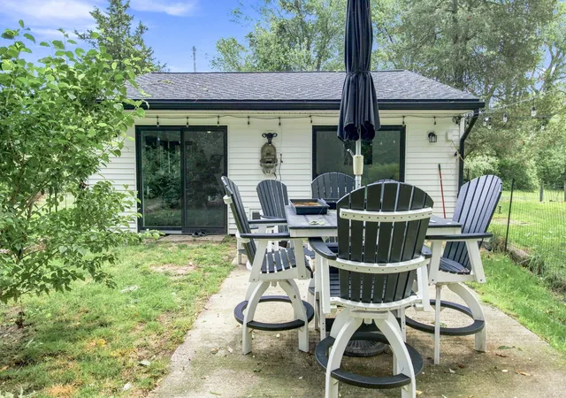 Photo 4 of Single family home for sale at 7188 E Beach Dr, South Haven, MI 49090 | MLS# 69026041877 | Listing updated on 2026-10-05