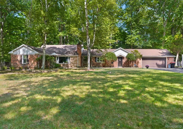 Photo 1 of Single family home for sale at 23640 Oak Glen Dr, Southfield, MI 48033 | MLS# 20261063438 | Listing updated on 2026-09-05