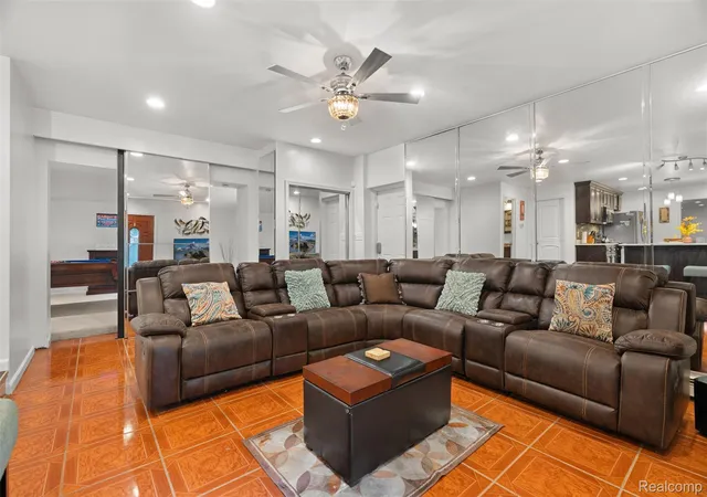 Photo 3 of Single family home for sale at 23640 Oak Glen Dr, Southfield, MI 48033 | MLS# 20261063438 | Listing updated on 2026-09-19
