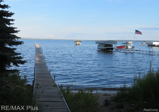 5th image of 10369 W Higgins Lake Dr, Roscommon, MI 48653 | MLS# 20261063446