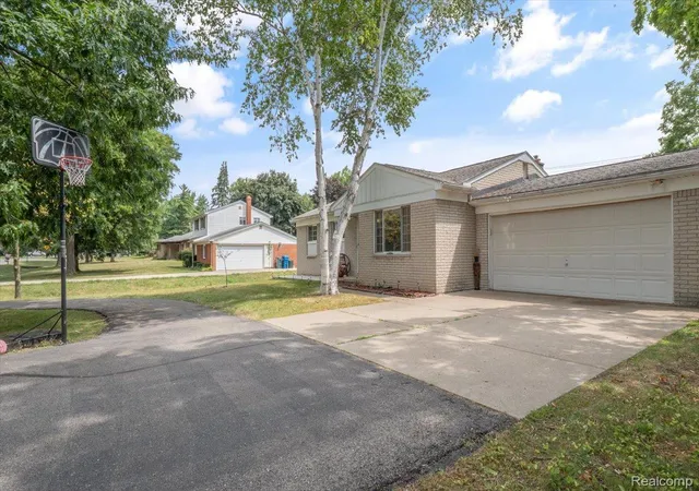 Photo 2 of Single family home for sale at 5660 Wright Dr, Troy, MI 48098 | MLS# 20261063448 | Listing updated on 2026-09-09