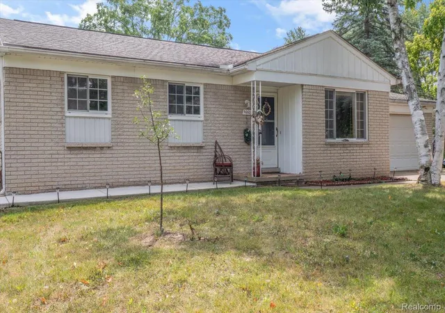 Photo 3 of Single family home for sale at 5660 Wright Dr, Troy, MI 48098 | MLS# 20261063448 | Listing updated on 2026-09-09